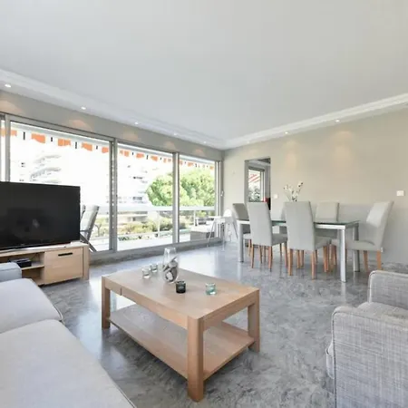 Apartment Spacious 2br Terrace Swimming Pool *